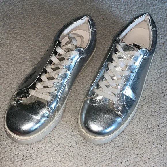 STEVEN by Steve Madden Haris Silver Platform Sneakers — 9 (fits like an 8/8.5) - Picture 6 of 9